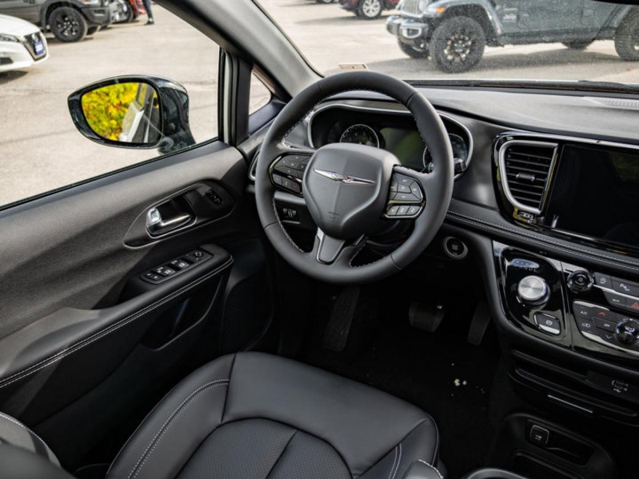 2026 Chrysler Pacifica Select Photo