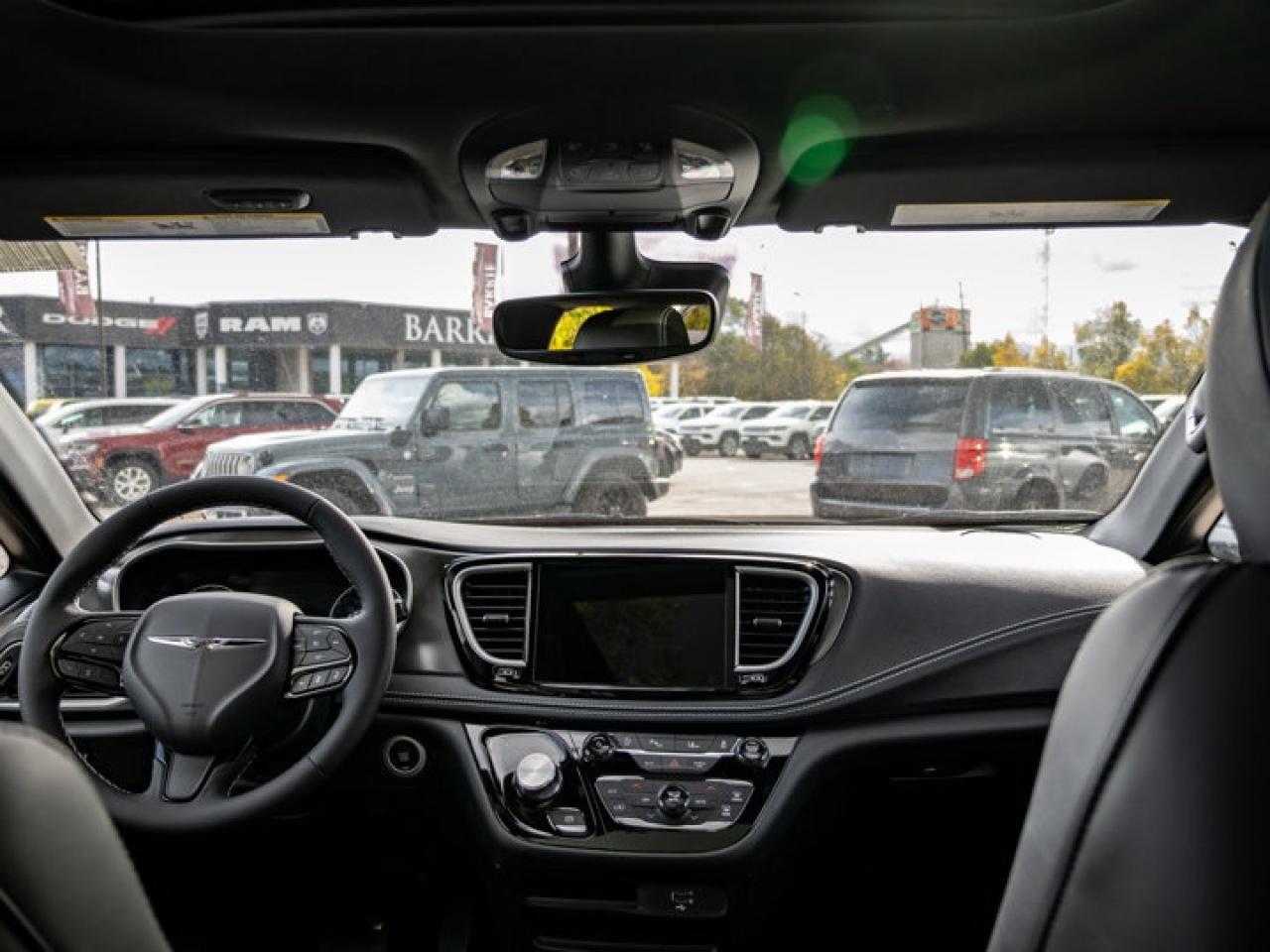 2026 Chrysler Pacifica Select Photo