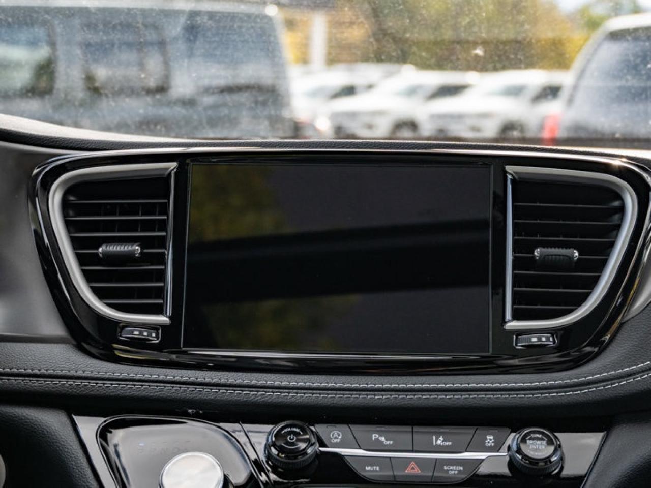 2026 Chrysler Pacifica Select Photo