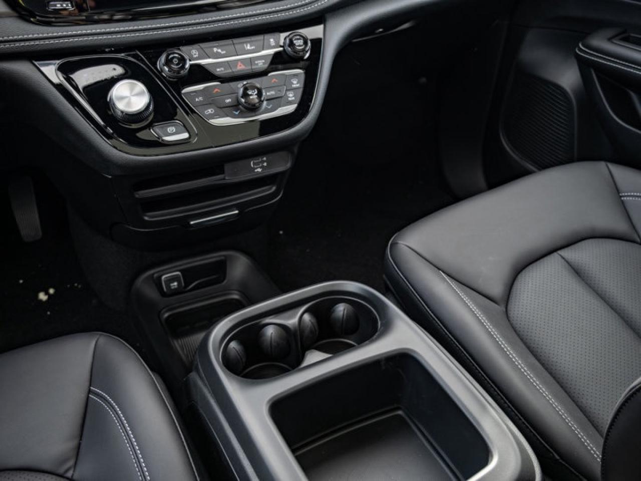 2026 Chrysler Pacifica Select Photo