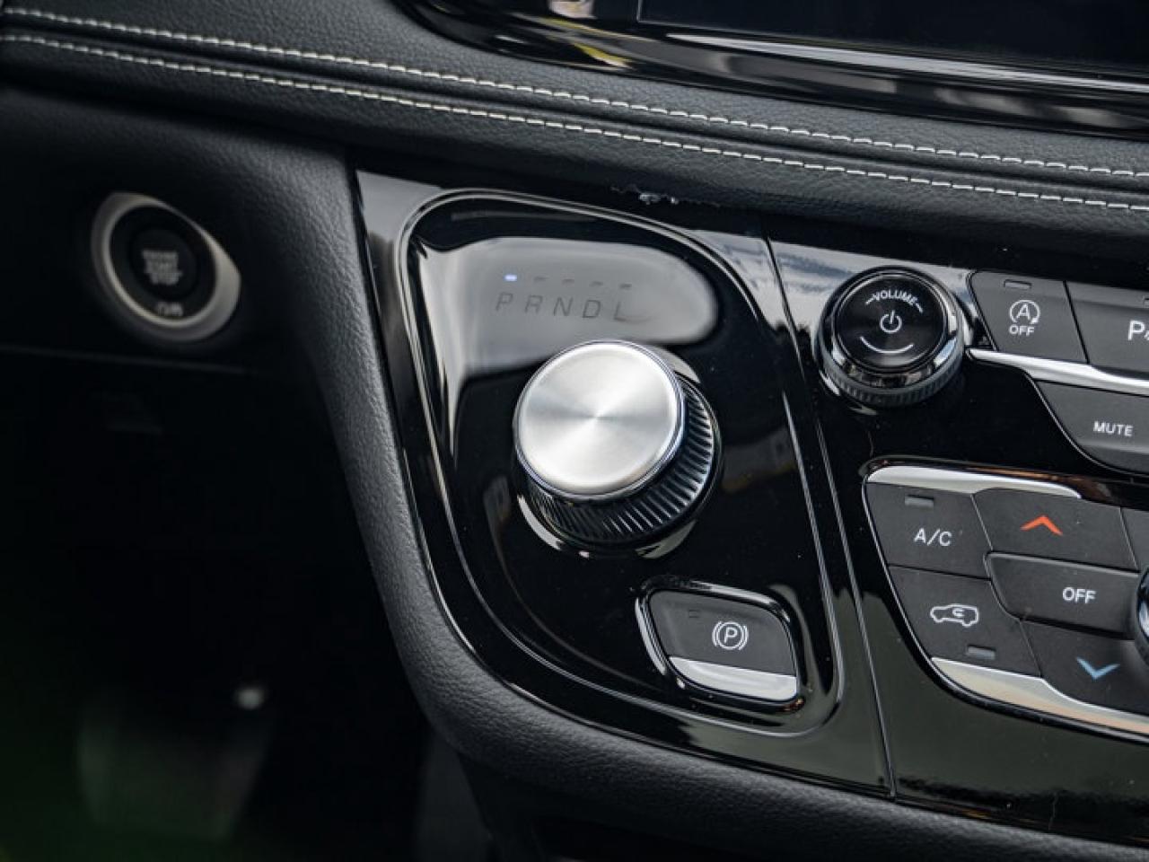 2026 Chrysler Pacifica Select Photo