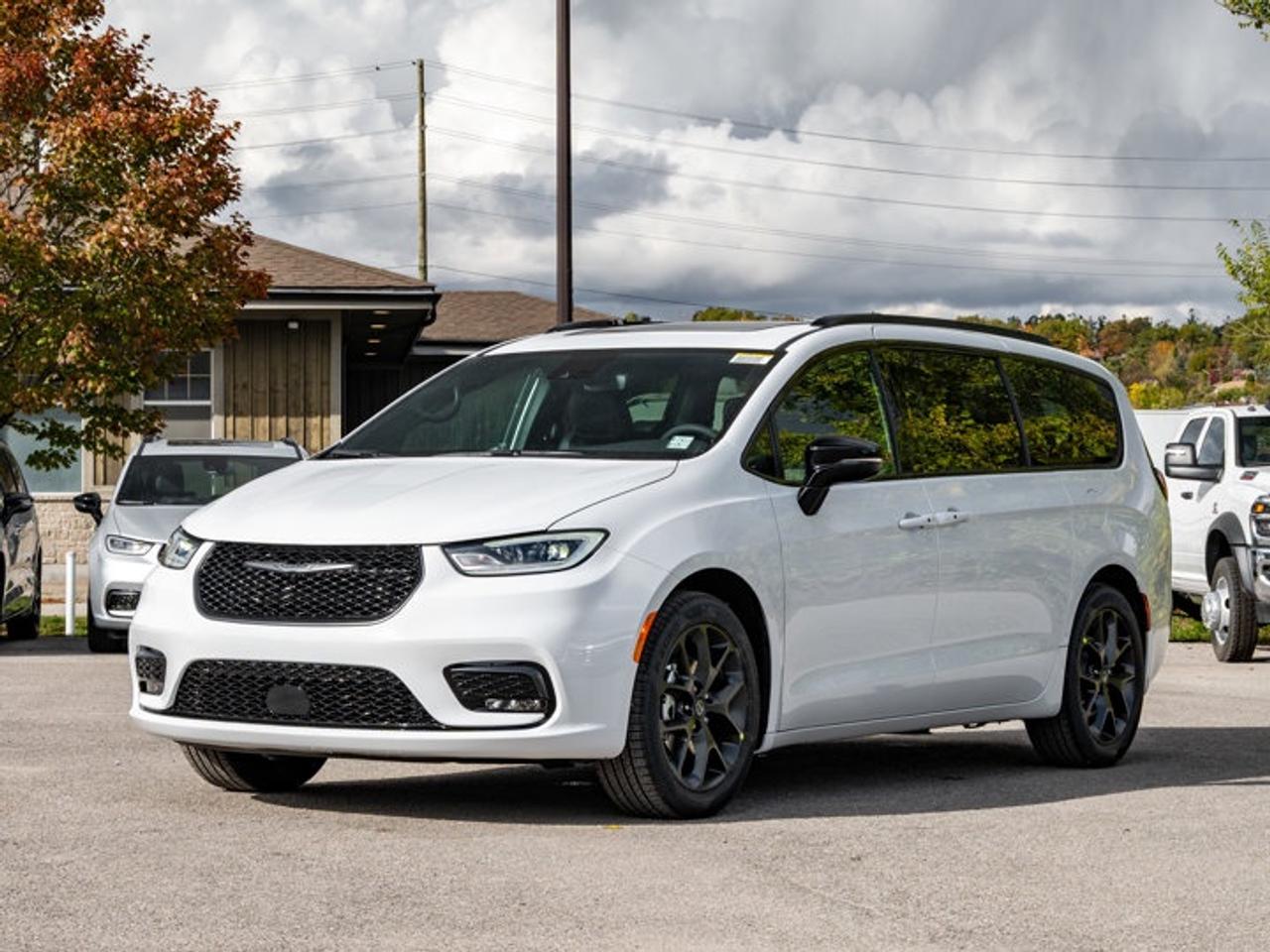 2026 Chrysler Pacifica Select Photo