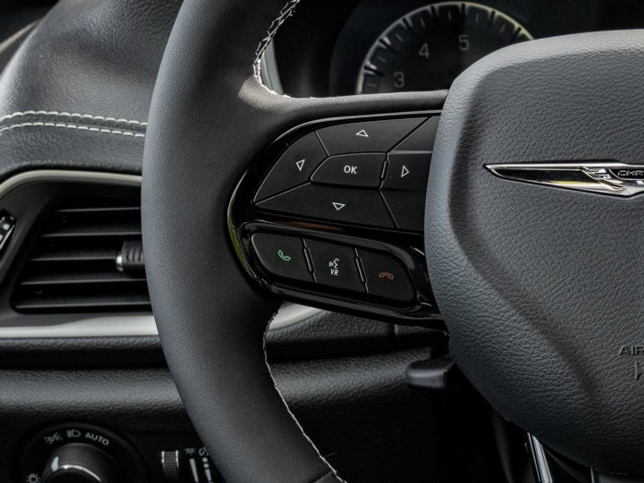 2026 Chrysler Pacifica Select Photo