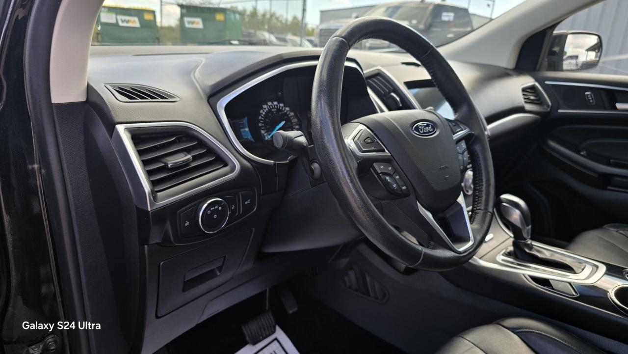 2017 Ford Edge Titanium - Photo #11