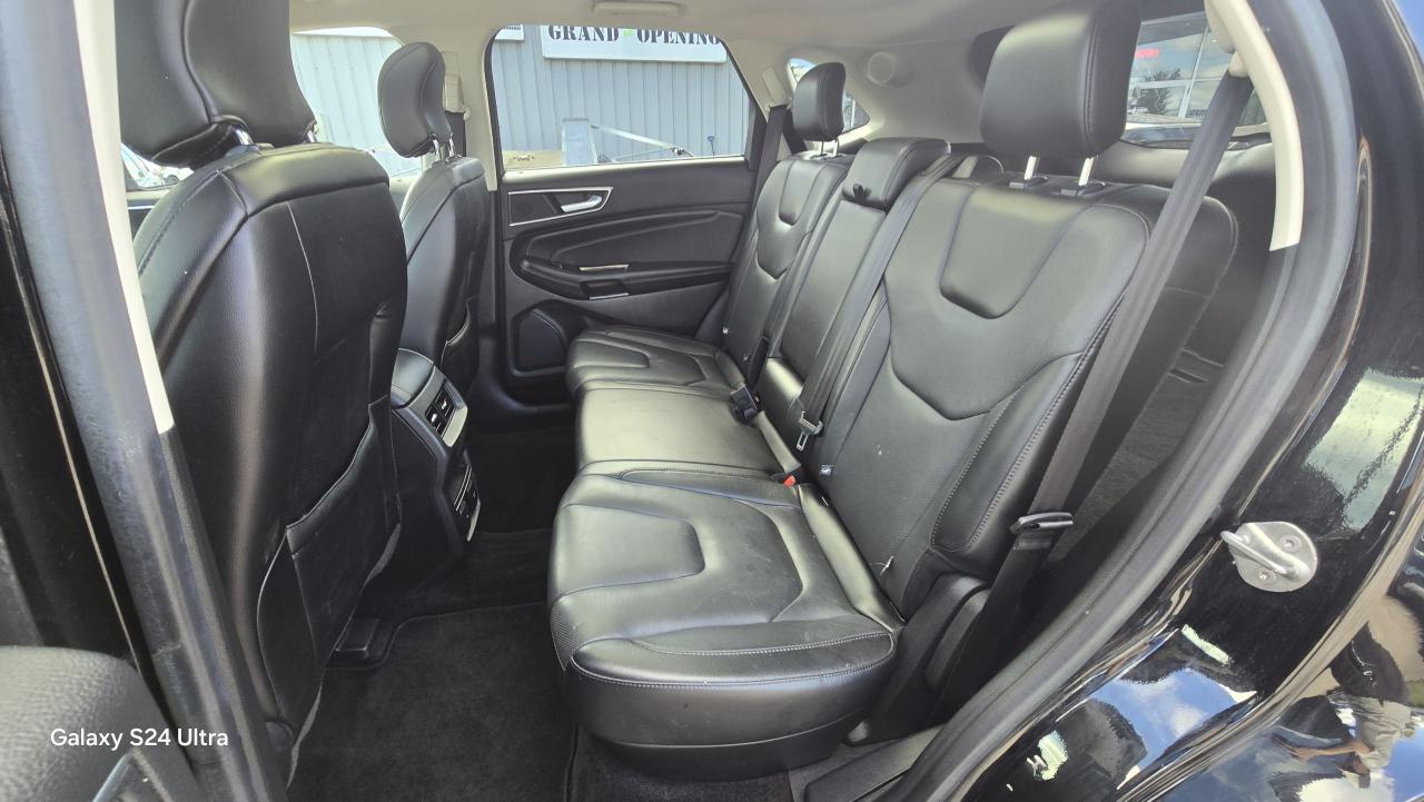 2017 Ford Edge Titanium - Photo #17