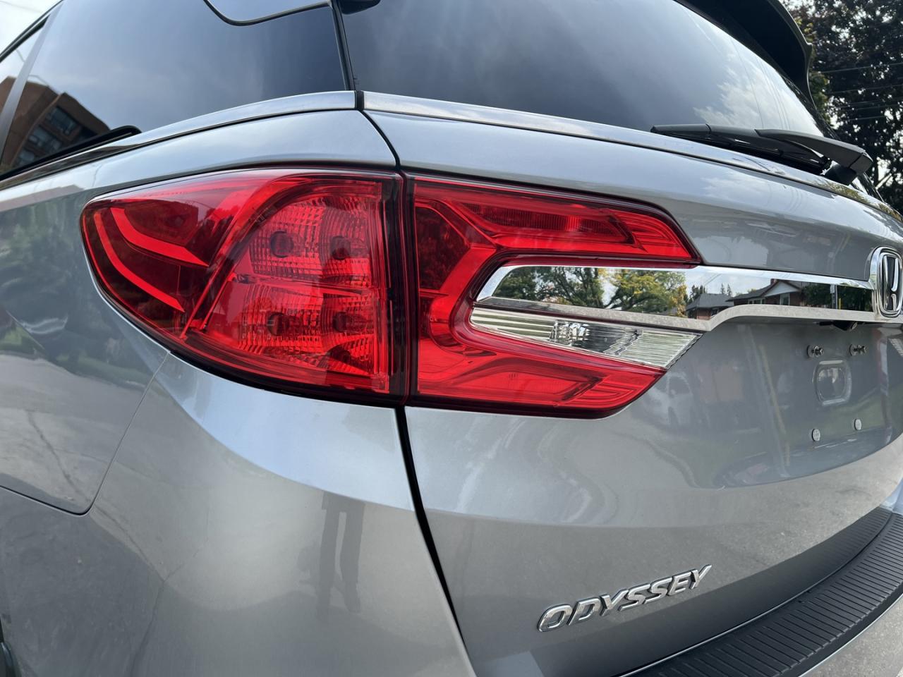 2018 Honda Odyssey EX-L RES Auto - Photo #5