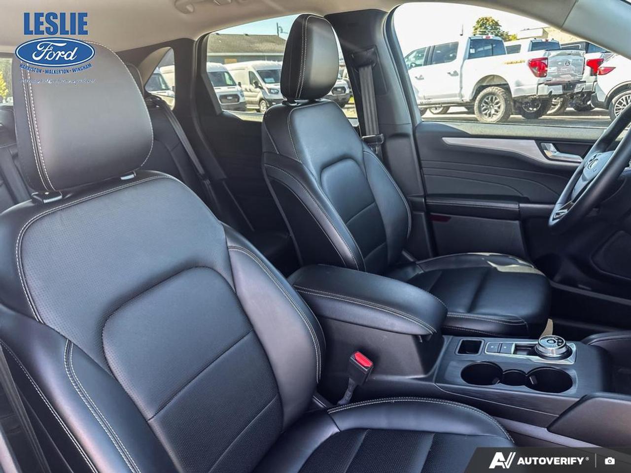 2025 Ford Escape Ford Blue Advantage - Platinum AWD Photo