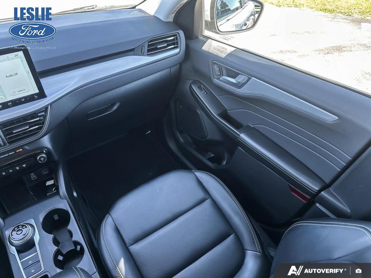 2025 Ford Escape Ford Blue Advantage - Platinum AWD Photo