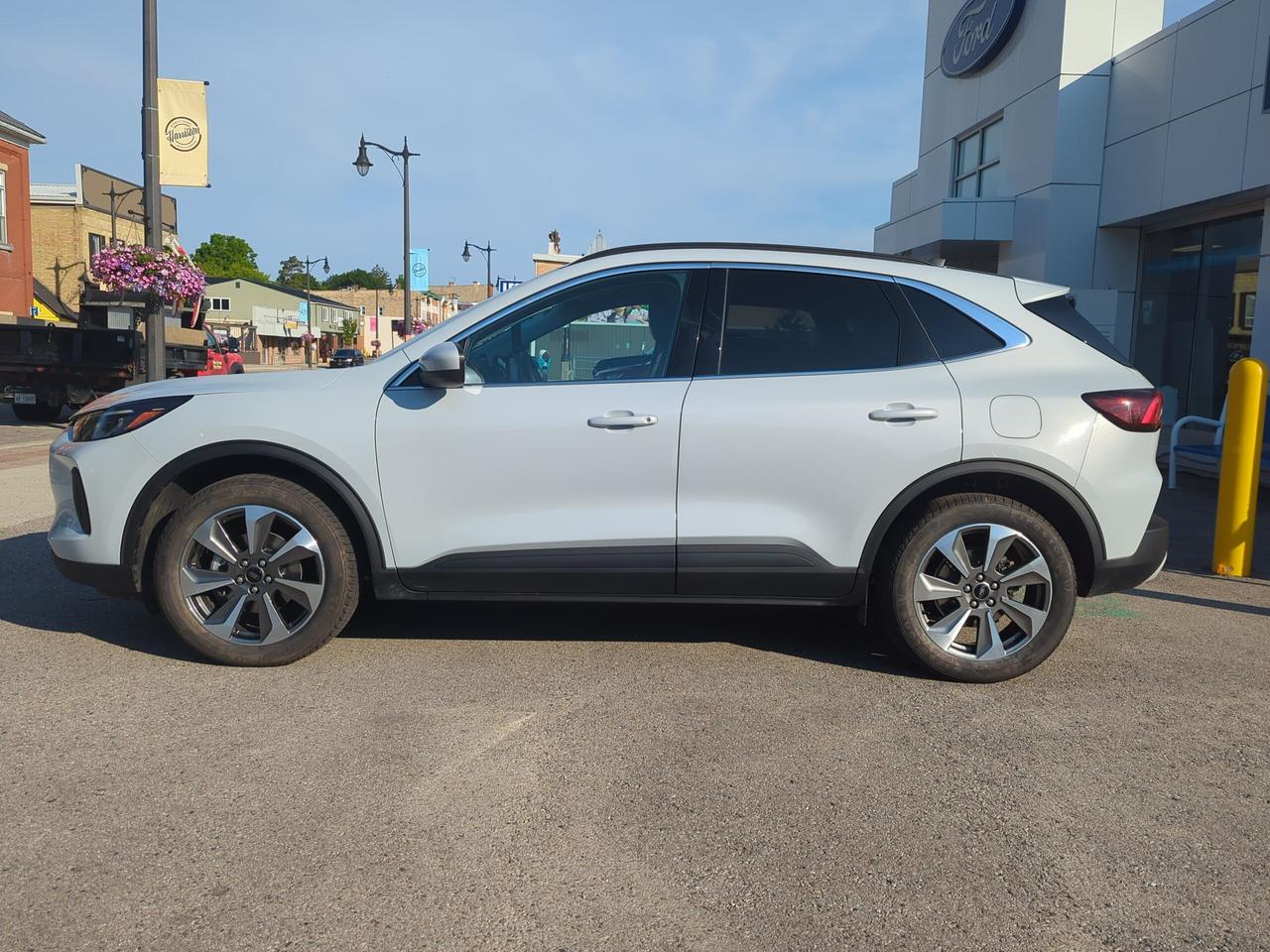 2025 Ford Escape Ford Blue Advantage - Platinum AWD Photo3
