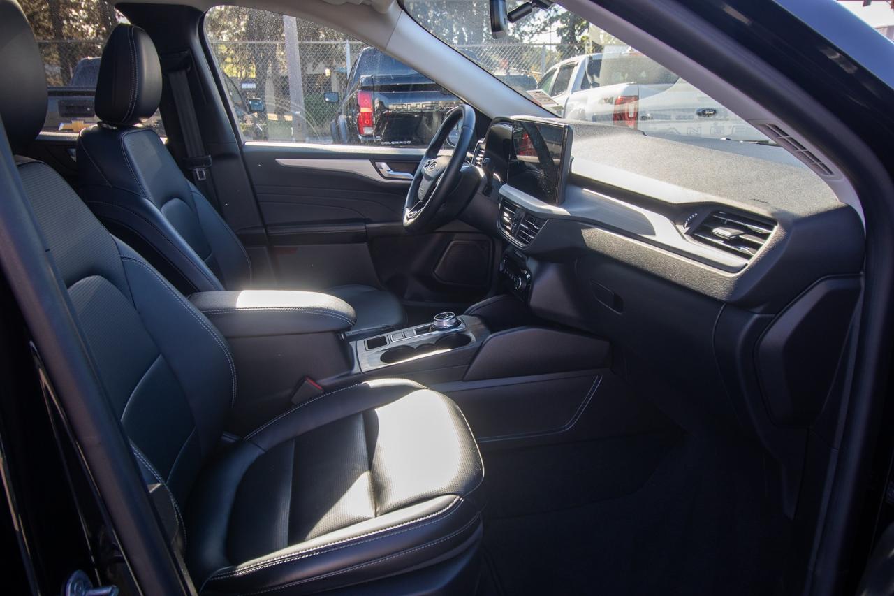 2024 Ford Escape Platinum AWD Photo5