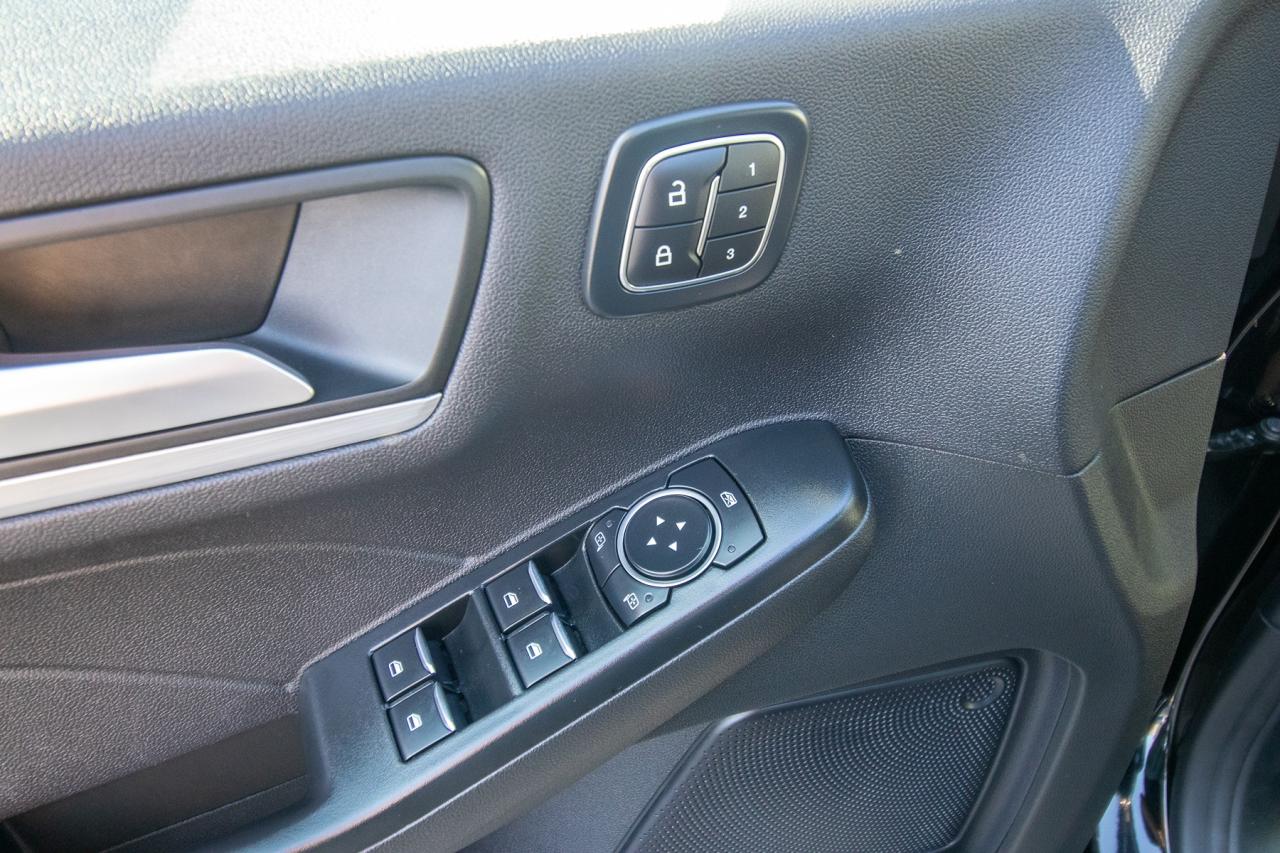 2024 Ford Escape Platinum AWD Photo5