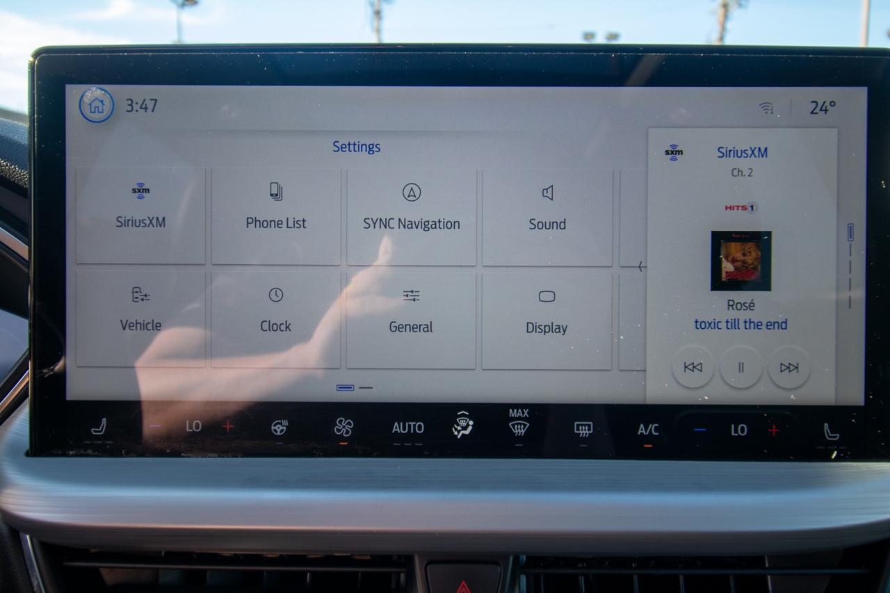 2024 Ford Escape Platinum AWD Photo5