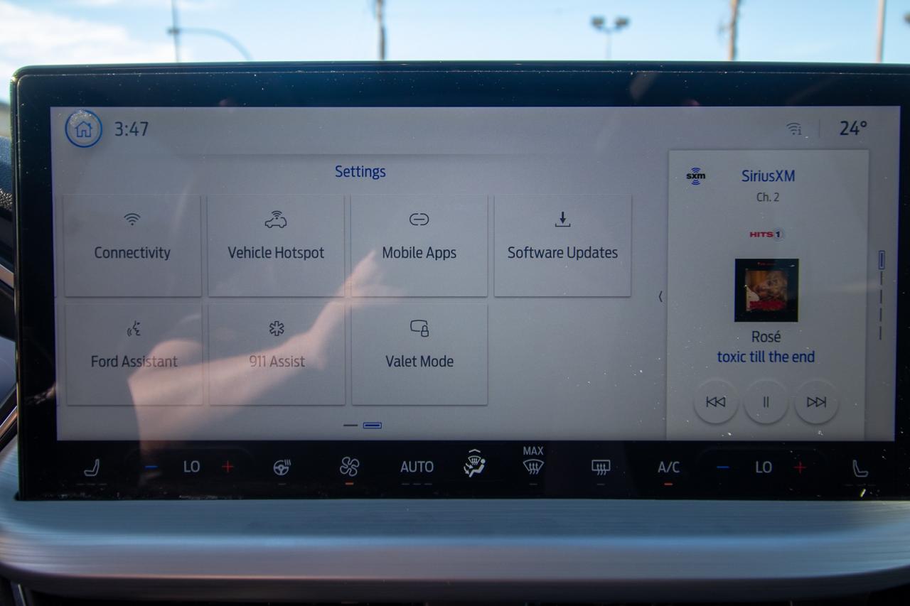 2024 Ford Escape Platinum AWD Photo5