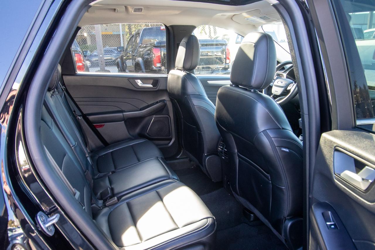 2024 Ford Escape Platinum AWD Photo5