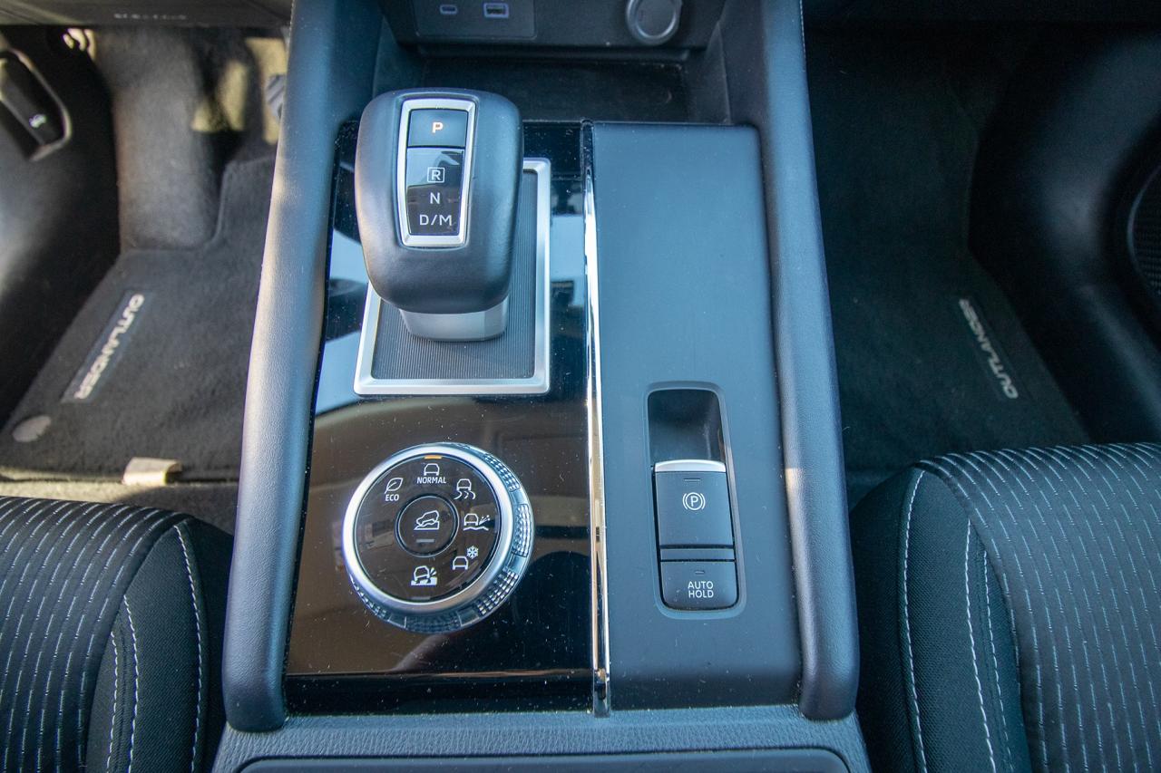 2024 Mitsubishi Outlander ES S-AWC Photo5