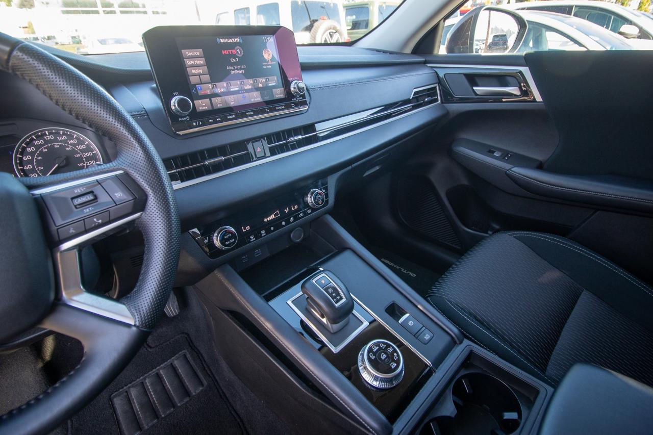 2024 Mitsubishi Outlander ES S-AWC Photo5