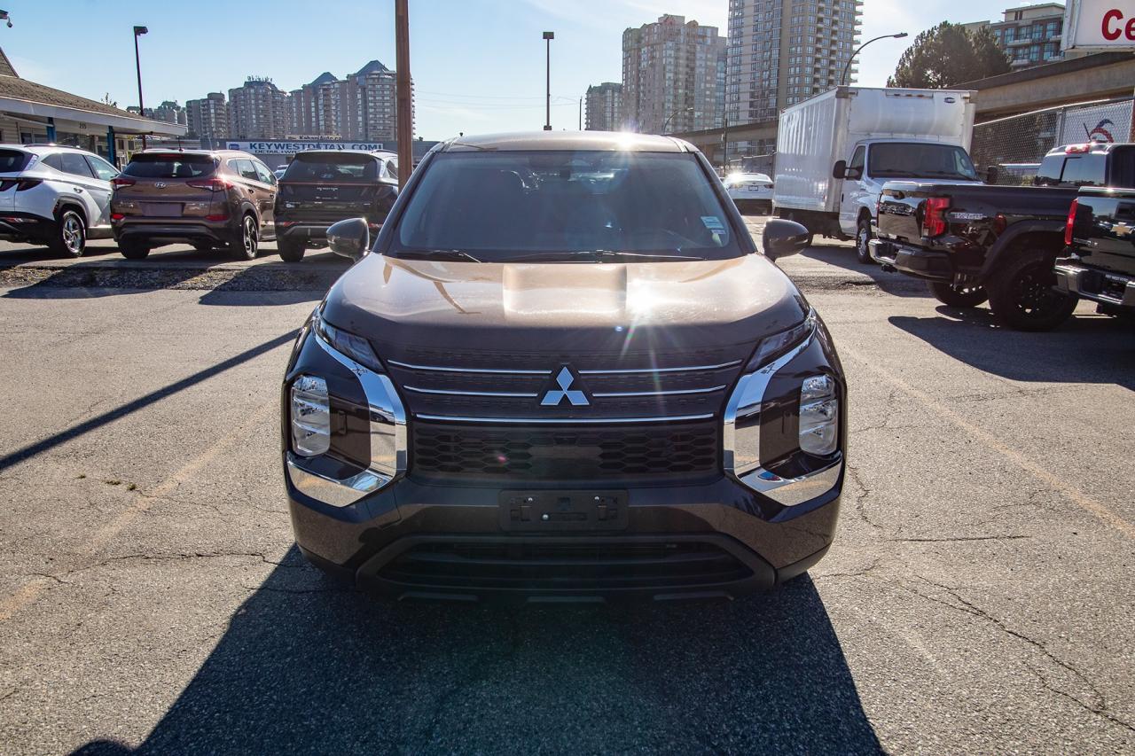 2024 Mitsubishi Outlander ES S-AWC Photo3