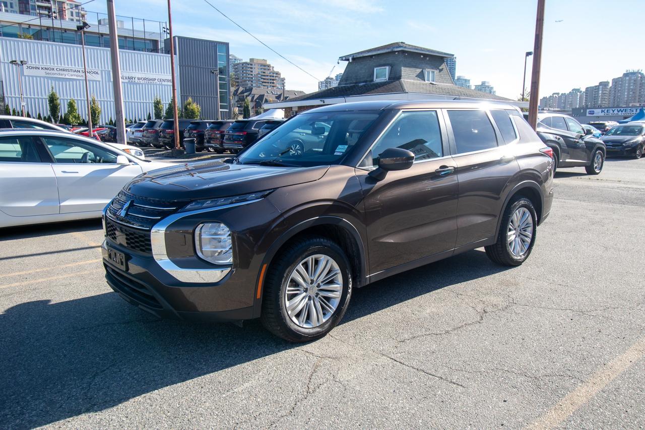 2024 Mitsubishi Outlander ES S-AWC Photo