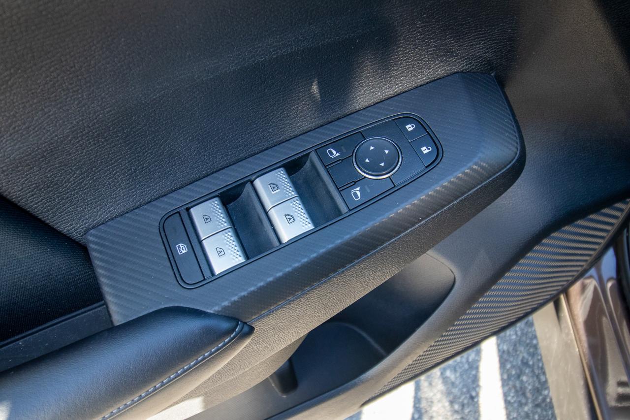2024 Mitsubishi Outlander ES S-AWC Photo5