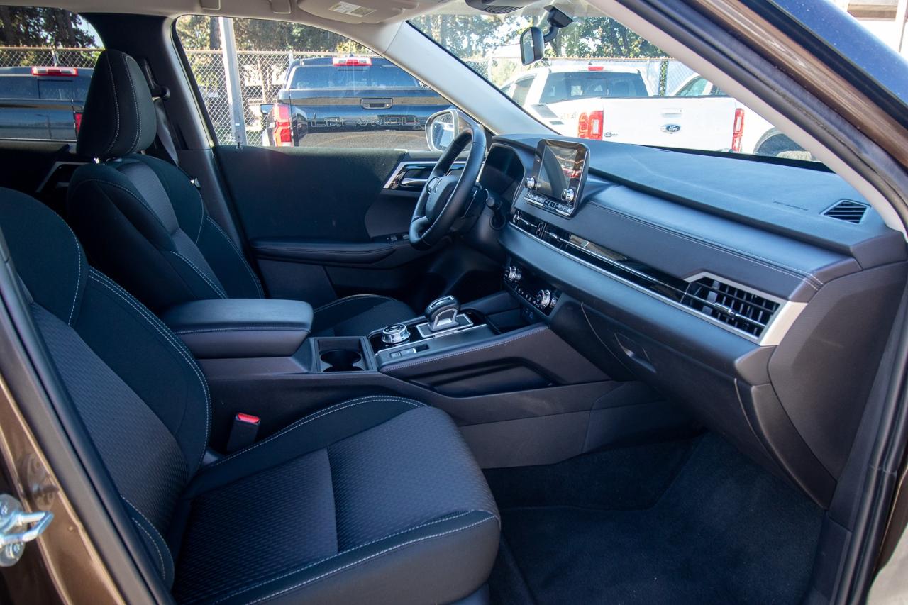 2024 Mitsubishi Outlander ES S-AWC Photo5