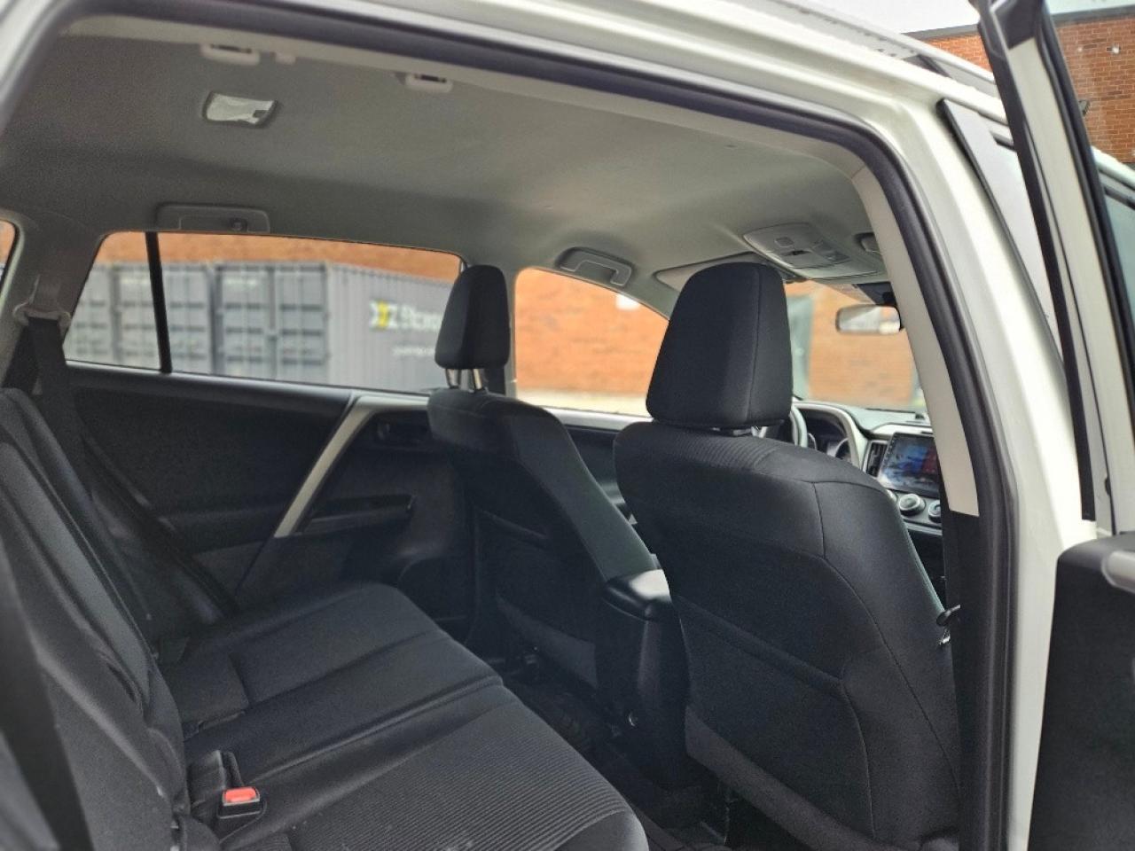 2018 Toyota RAV4 AWD LE-HEATED SEATS-LDW-BACK UP CAMERA Photo