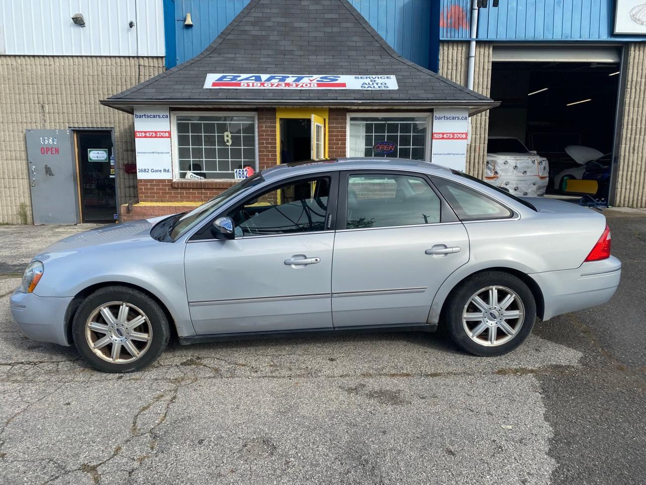 2005 Ford Five Hundred 4dr Sdn Limited - Photo #2