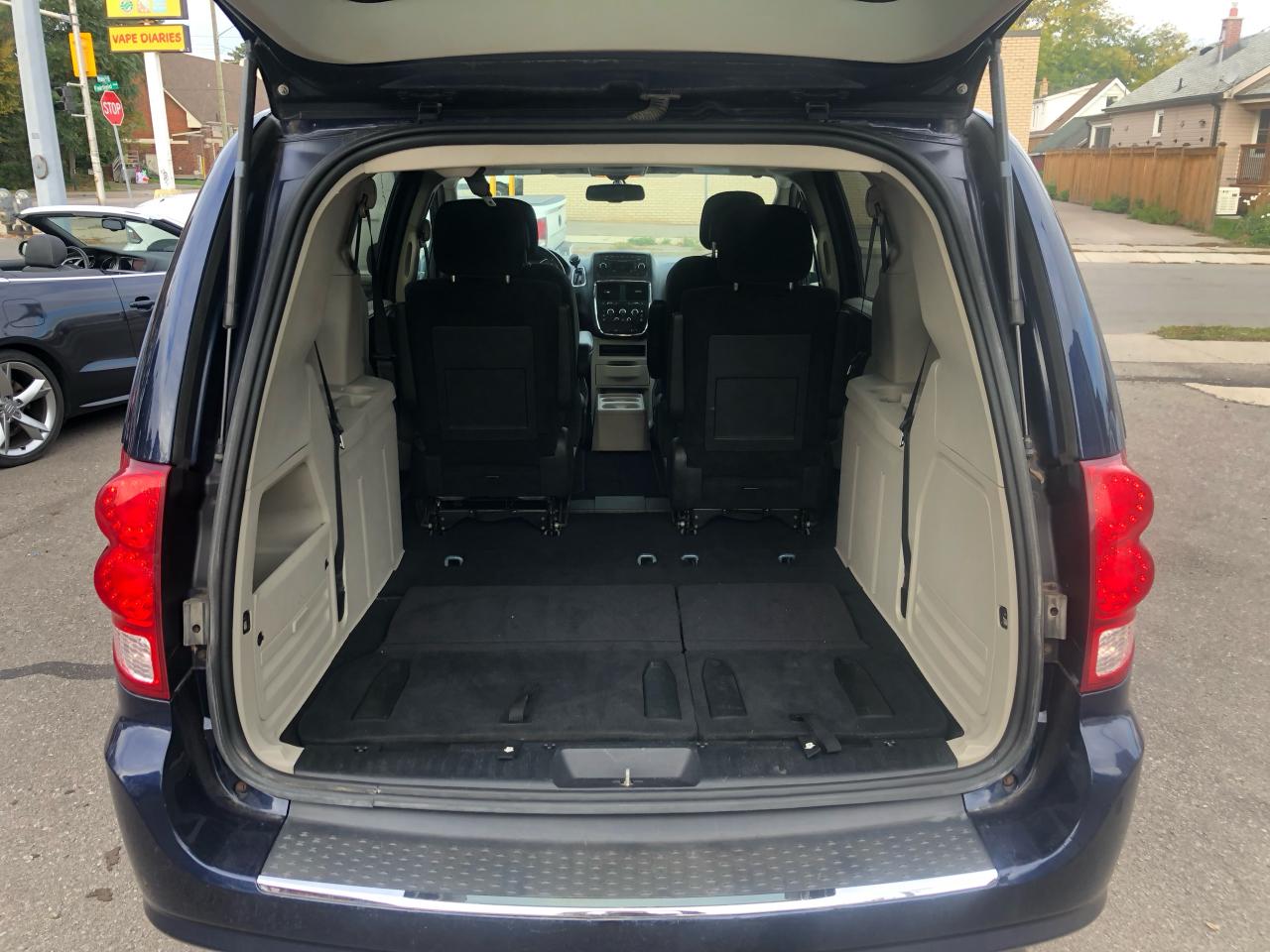 2017 Dodge Grand Caravan SXT / WOOD TRIM / 7 PASS Photo8