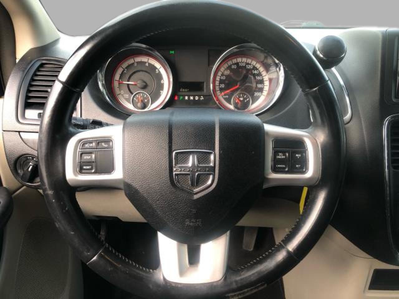 2017 Dodge Grand Caravan SXT / WOOD TRIM / 7 PASS Photo26