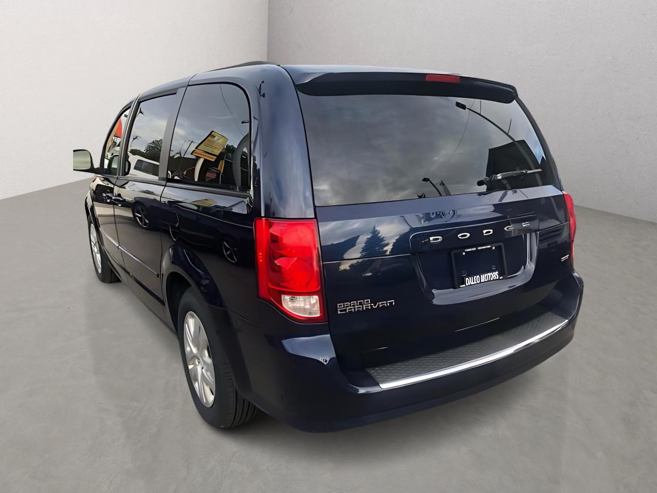 2017 Dodge Grand Caravan SXT / WOOD TRIM / 7 PASS Photo