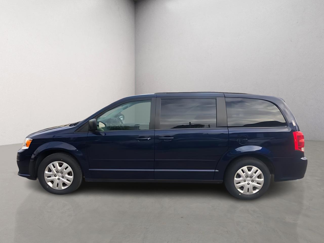 2017 Dodge Grand Caravan SXT / WOOD TRIM / 7 PASS Photo