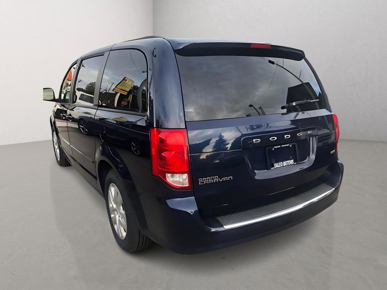 2017 Dodge Grand Caravan SXT / WOOD TRIM / 7 PASS Photo3