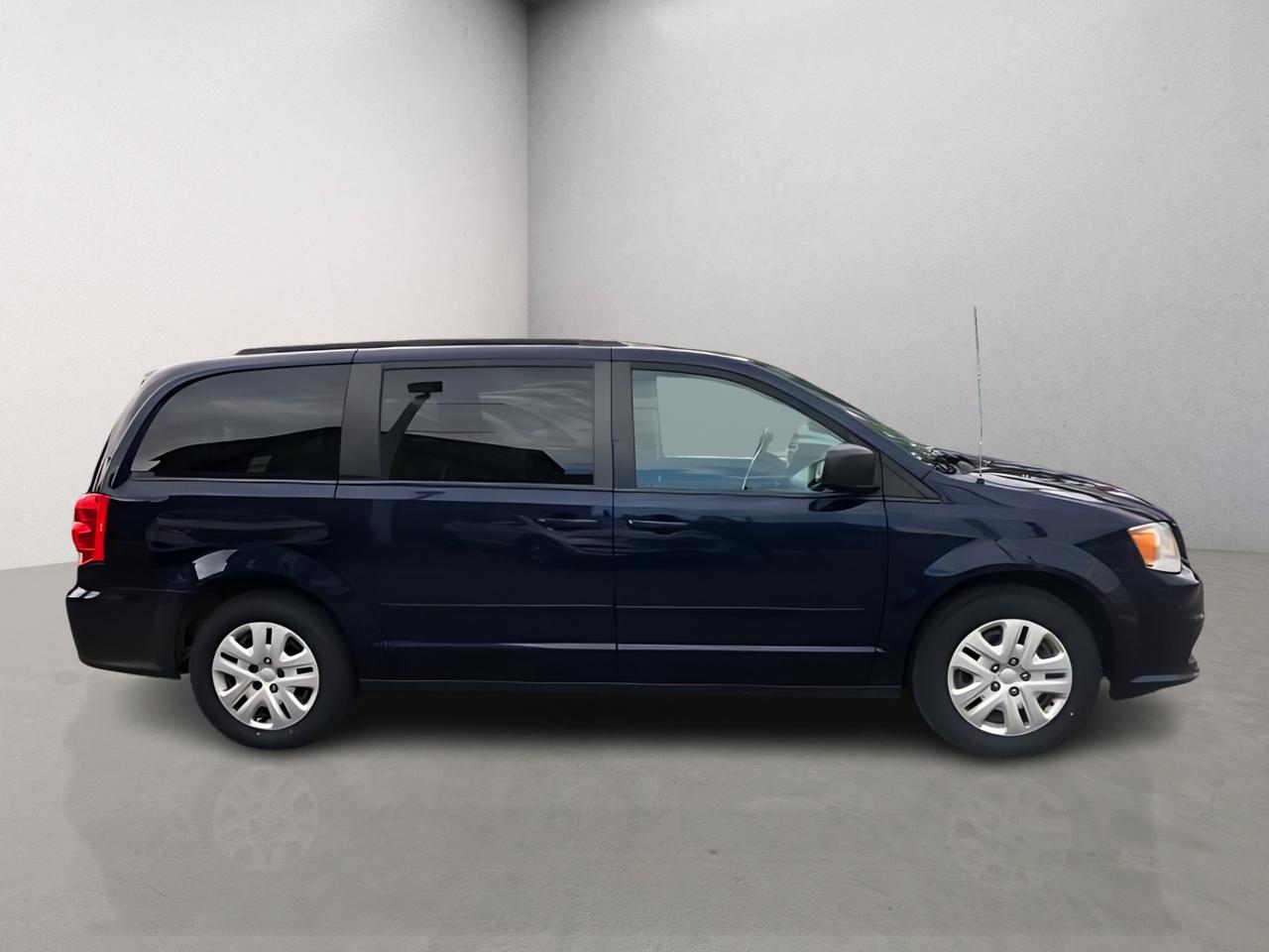 2017 Dodge Grand Caravan SXT / WOOD TRIM / 7 PASS Photo19