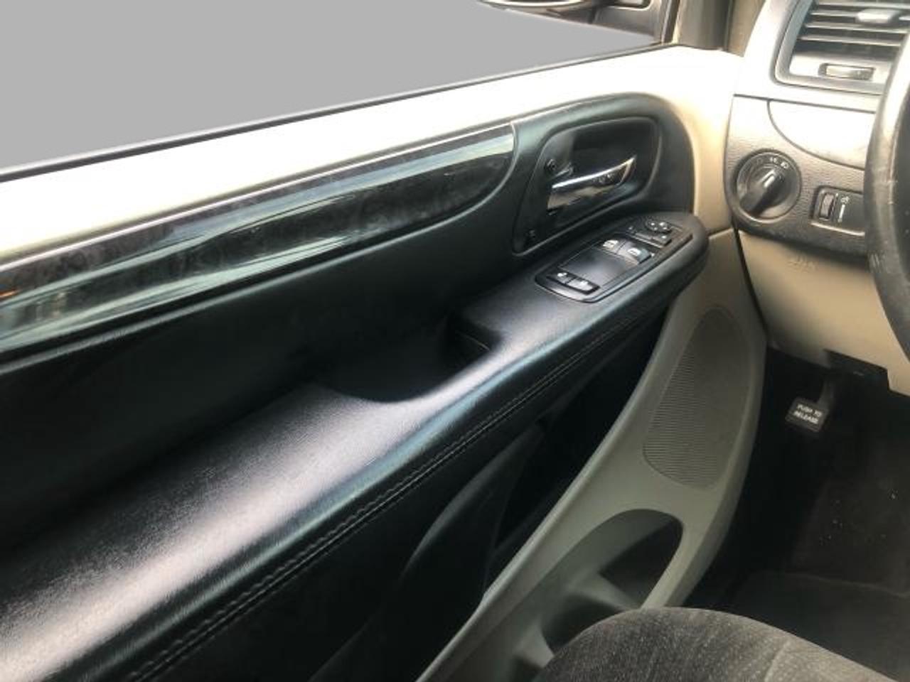 2017 Dodge Grand Caravan SXT / WOOD TRIM / 7 PASS Photo27