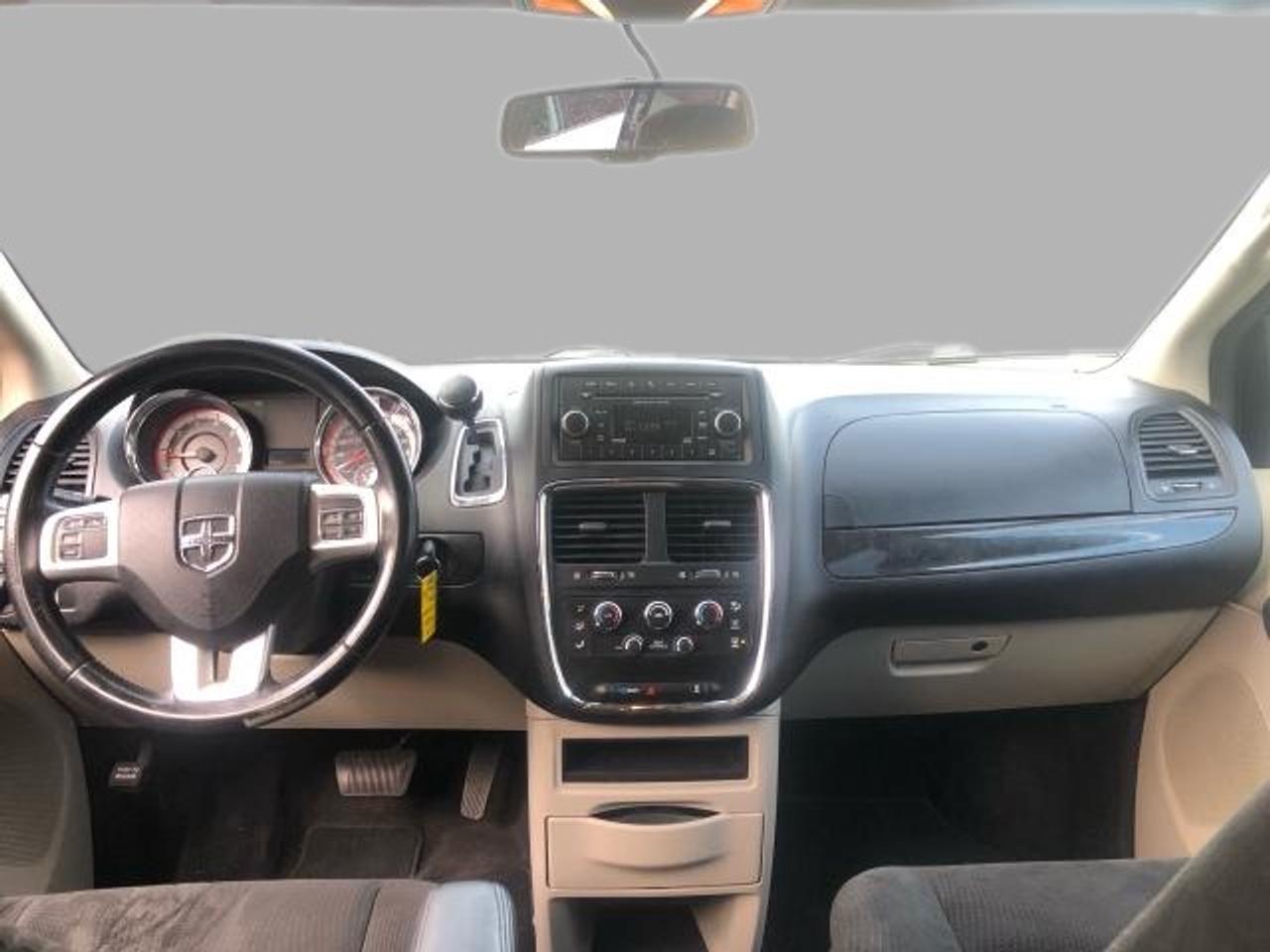 2017 Dodge Grand Caravan SXT / WOOD TRIM / 7 PASS Photo10