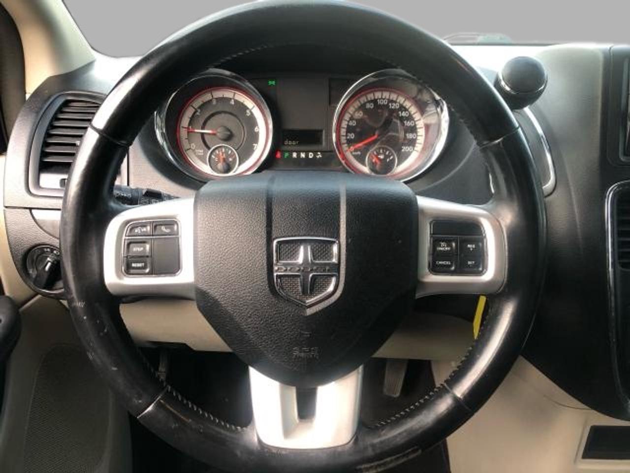 2017 Dodge Grand Caravan SXT / WOOD TRIM / 7 PASS Photo11