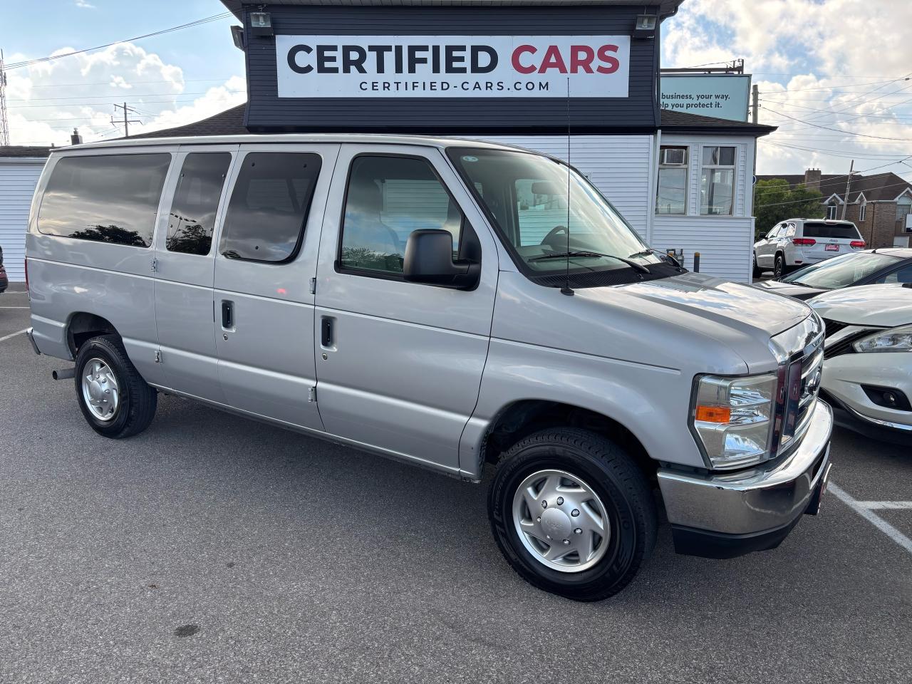 2010 Ford Econoline XLT ** 11 PASS, PARK SENSOR, CRUISE **