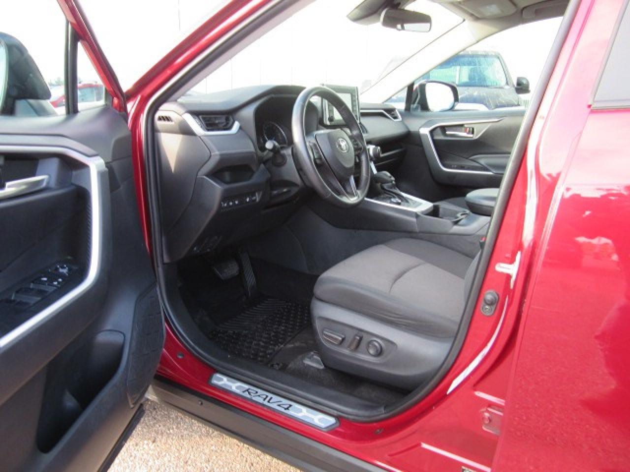 2019 Toyota RAV4 Hybrid XLE Photo