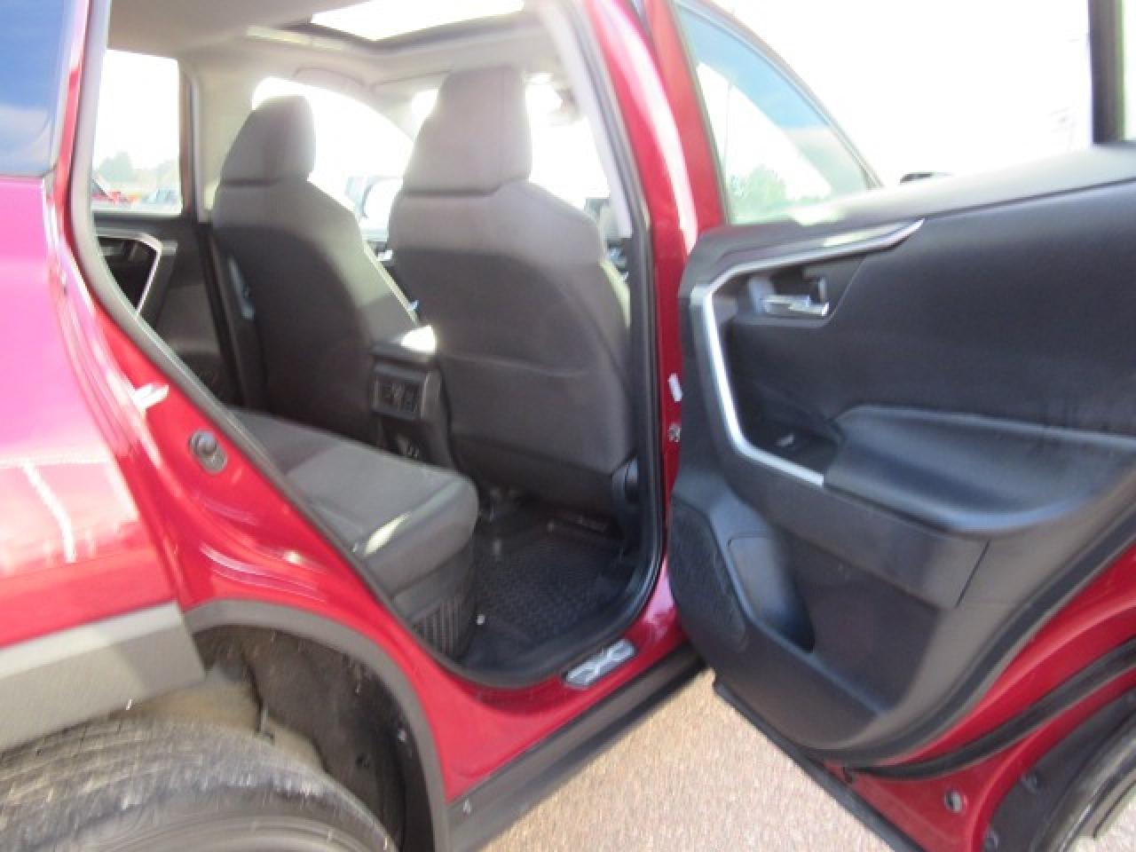 2019 Toyota RAV4 Hybrid XLE Photo