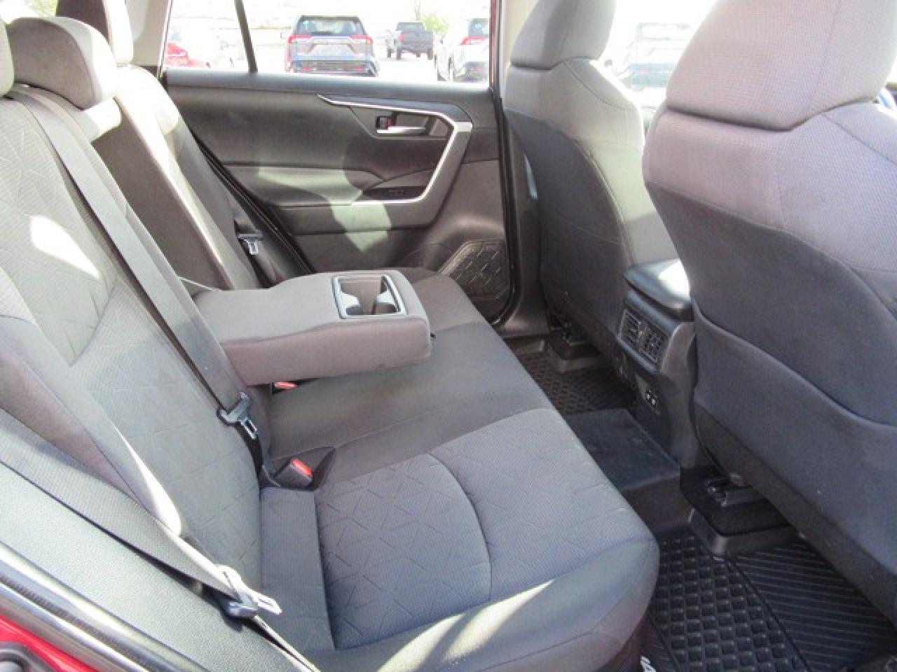 2019 Toyota RAV4 Hybrid XLE Photo