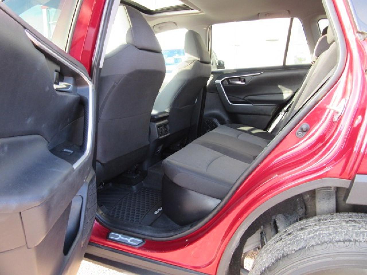 2019 Toyota RAV4 Hybrid XLE Photo