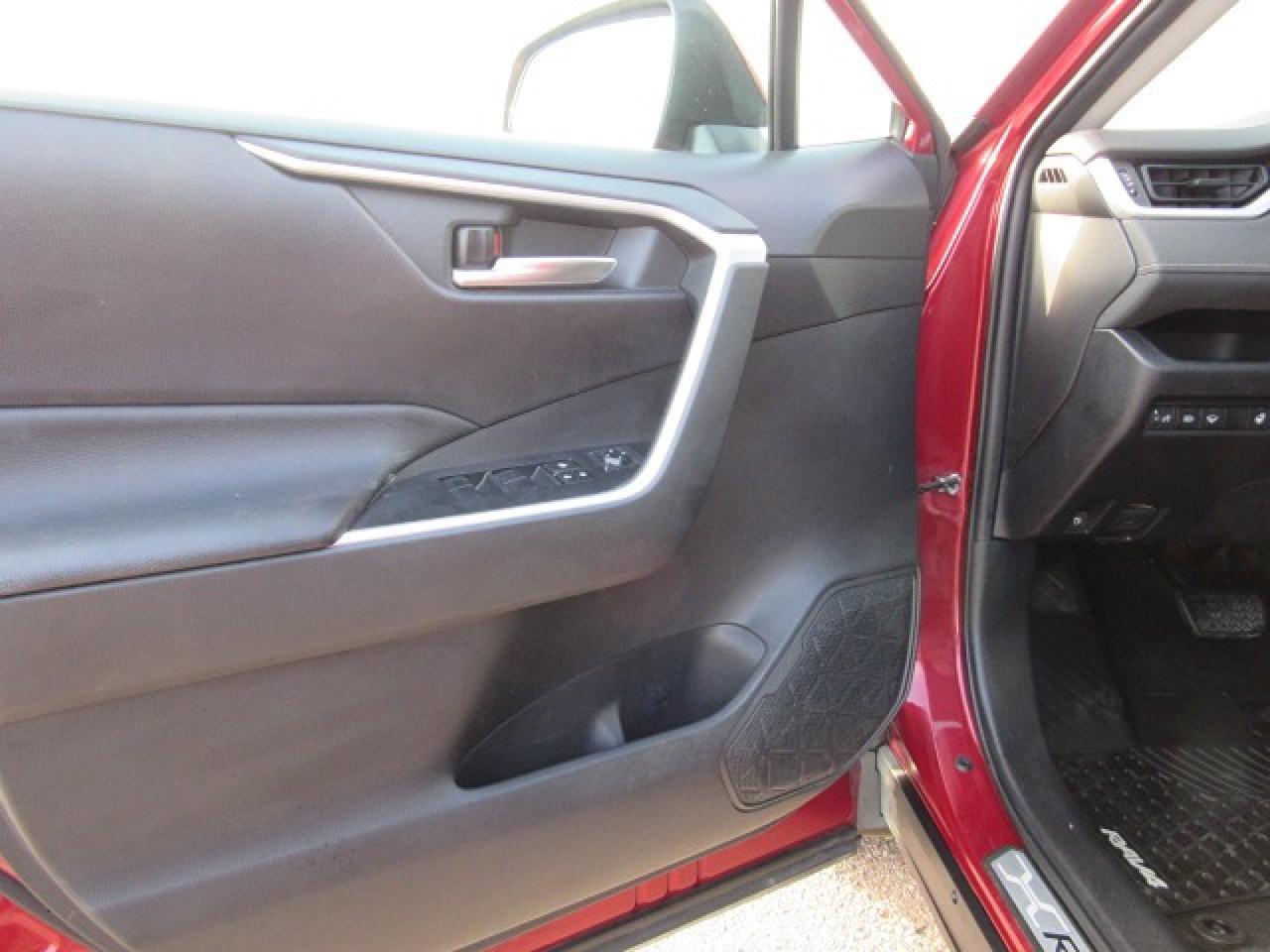 2019 Toyota RAV4 Hybrid XLE Photo