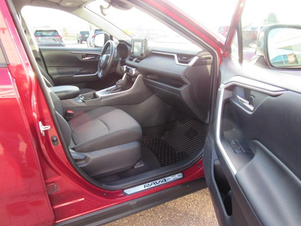 2019 Toyota RAV4 Hybrid XLE Photo