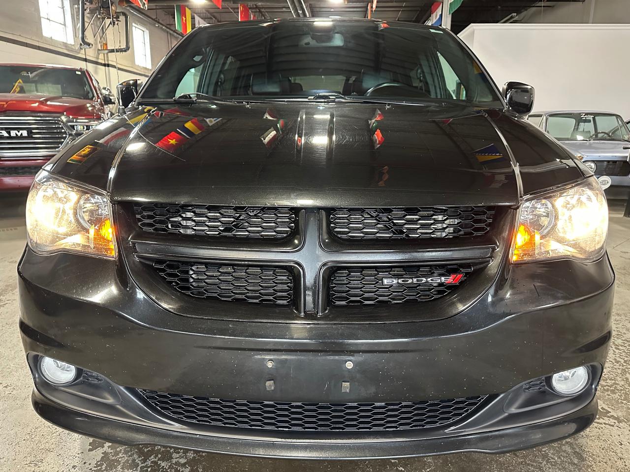 2019 Dodge Grand Caravan GT | LEATHER | HEATED SEATS | GT RIMS - Photo #2