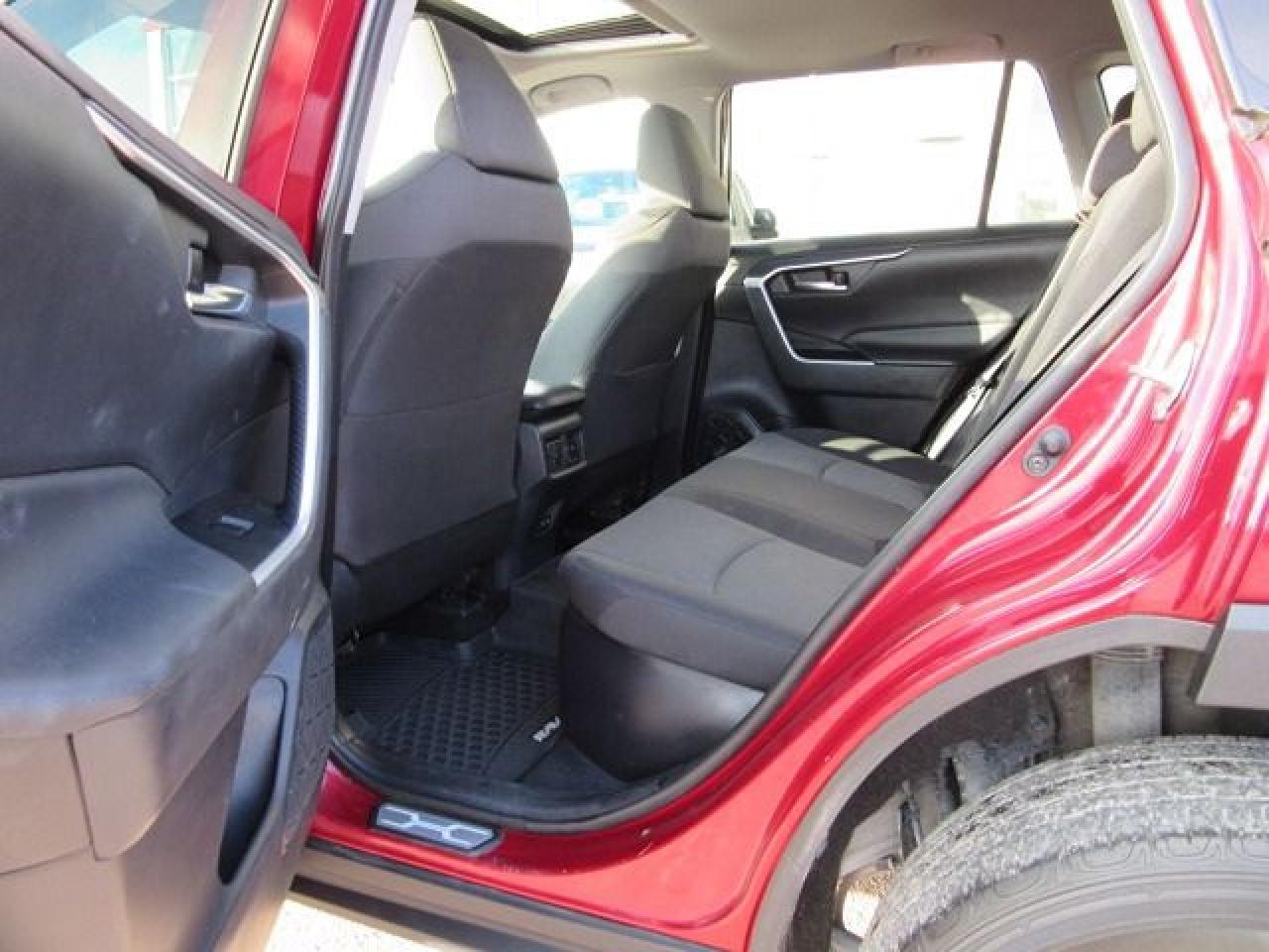 2019 Toyota RAV4 Hybrid XLE - Photo #13