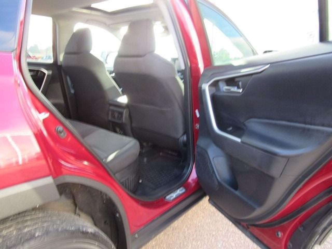 2019 Toyota RAV4 Hybrid XLE - Photo #18
