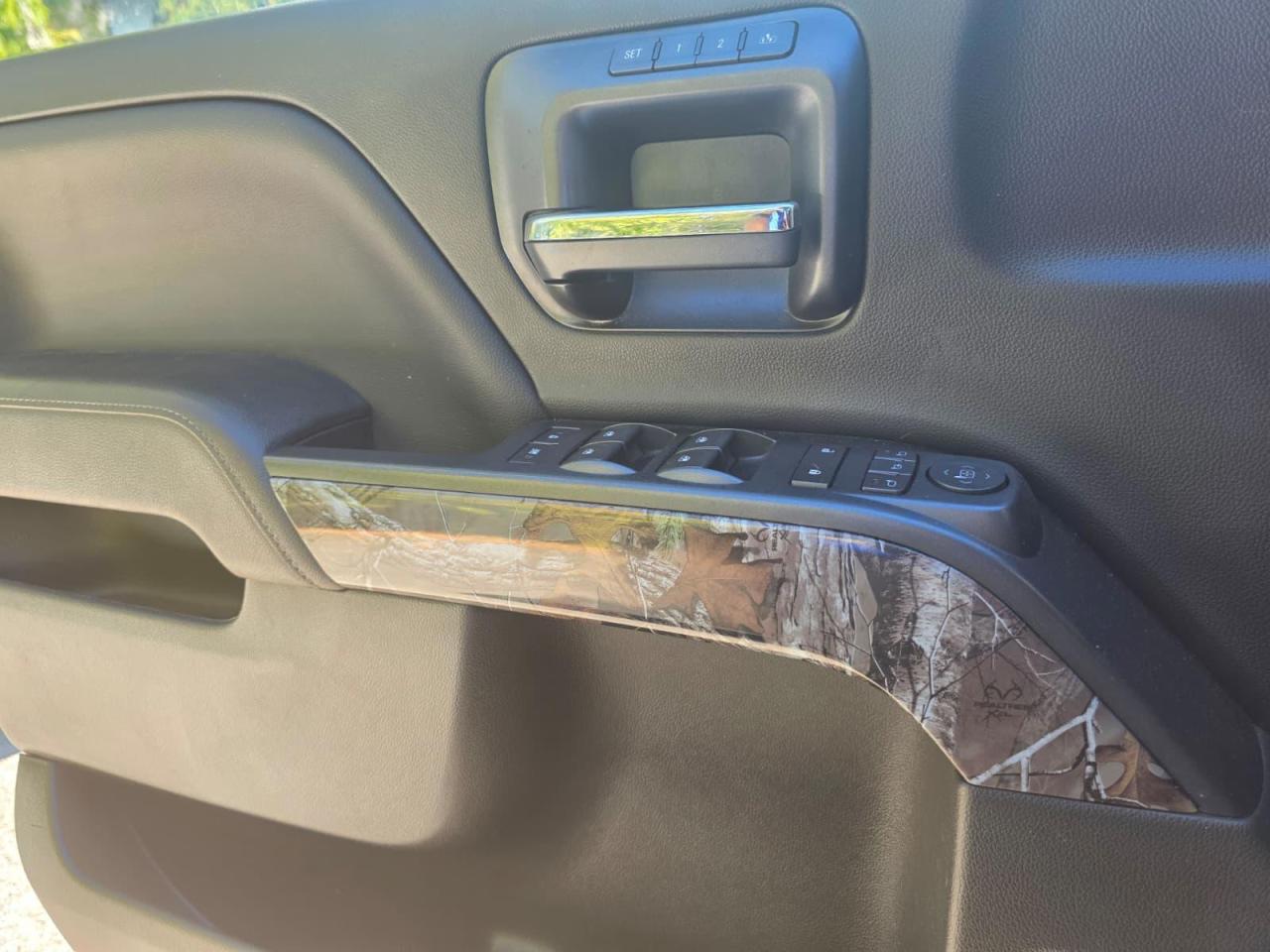2017 Chevrolet Silverado 1500 LTZ Crew Cab Long Box 4WD - Photo #14