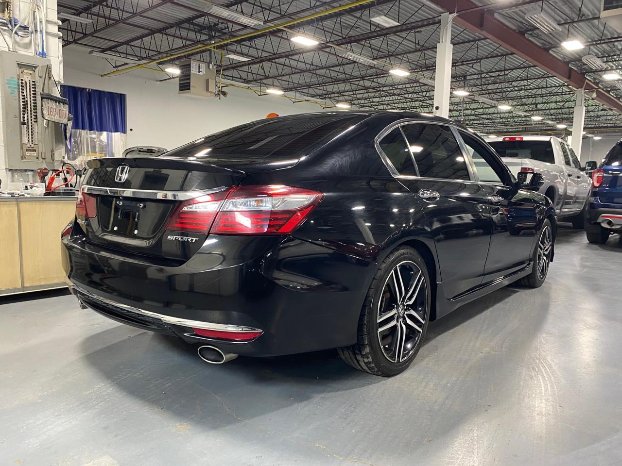 2017 Honda Accord 4dr I4 CVT Sport Photo4