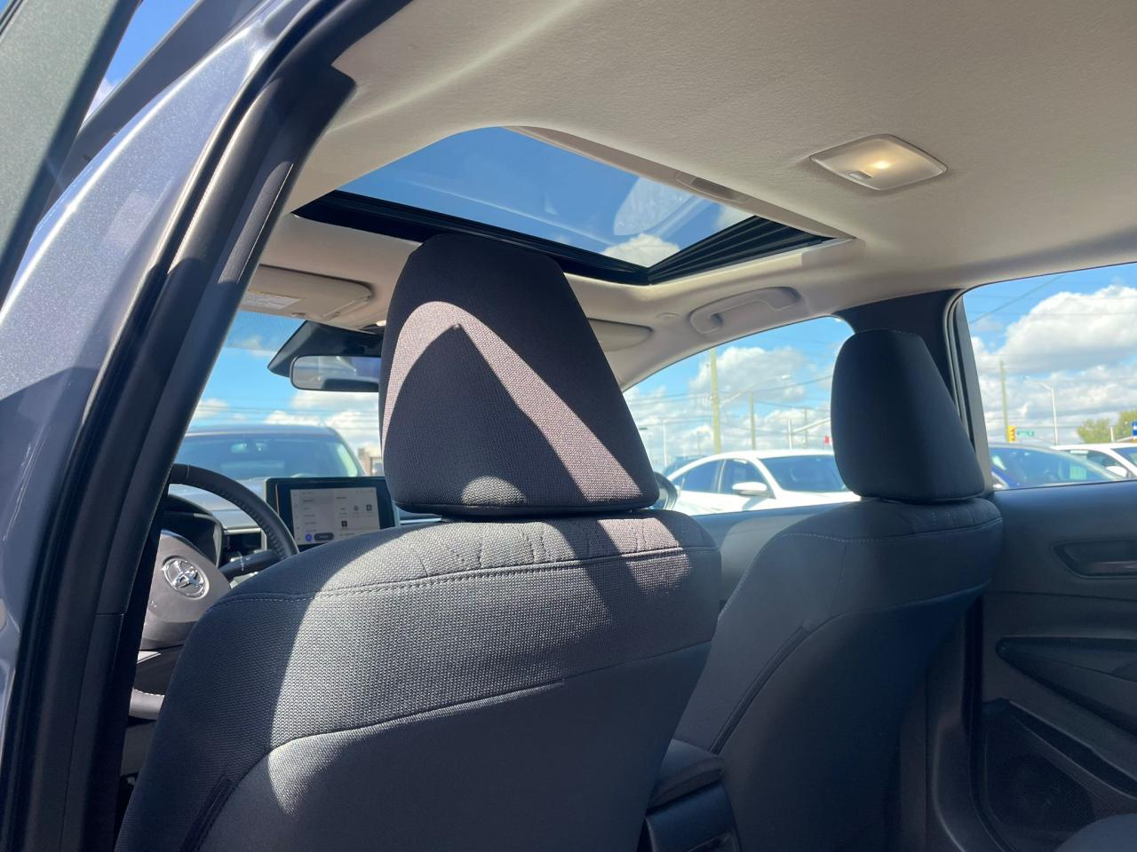 2025 Toyota Corolla SUNROOF CLEAN CAR FAX ALLOY RIMS FACTORY WARRANTY - Photo #15