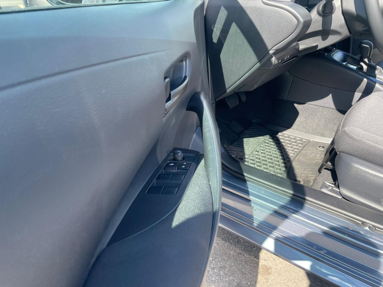2025 Toyota Corolla SUNROOF CLEAN CAR FAX ALLOY RIMS FACTORY WARRANTY - Photo #18