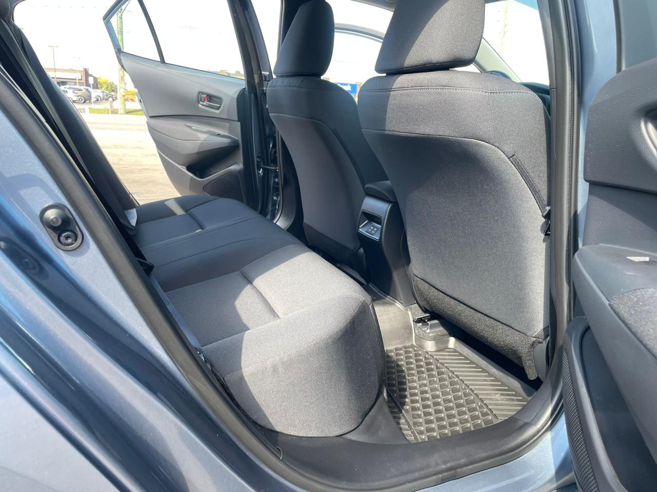 2025 Toyota Corolla SUNROOF CLEAN CAR FAX ALLOY RIMS FACTORY WARRANTY - Photo #31
